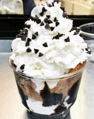 Choc chip cookie sundae