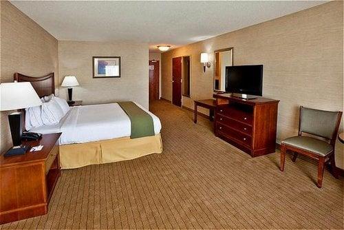 Holiday Inn Express & Suites Urbana-Champaign (U of I Area), an IHG Hotel