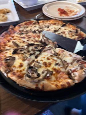 Mushroom pizza