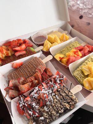 Paleta with fruit and chocolate