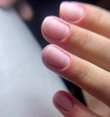 Perfect simplicity 
Clean nails for those who value elegance and care. 

 Beauty is in the details!