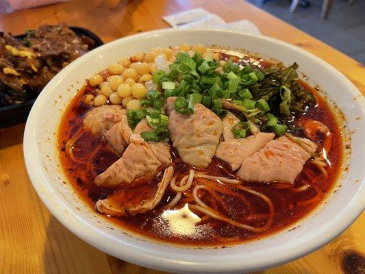 Noodles with pig intestine. 2/5