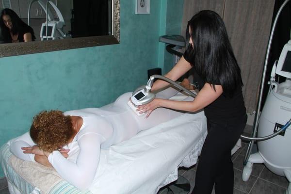 The Lipomassage is the state of the art body contouring treatment to get rid of unwanted cellulite