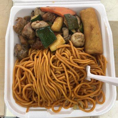 Chow Mein w/ Mushroom Chicken & Egg Roll