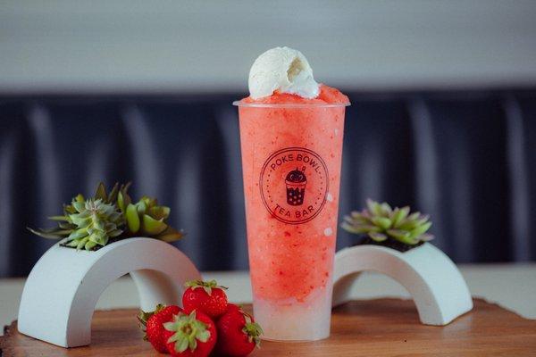 Strawberry slush with lychee jelly and ice cream