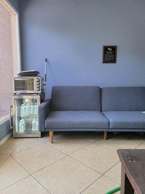 Waiting room at Thao smog check/auto repair