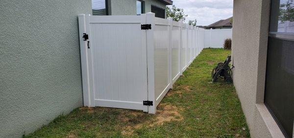 White and tan vinyl privacy fence