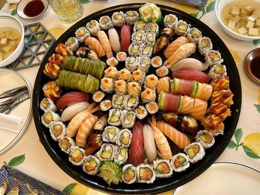 P7. Sushi & Roll Combo B