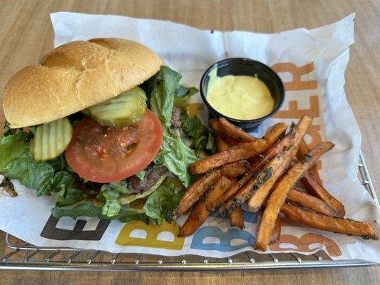 Single Classic Smashburger along with sharing some sweet potato smash fries. Smash sauce on the side for dipping fries. Yummy!!