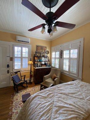 Great lighting and wet bar