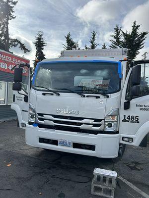 23 Isuzu windshield replacement