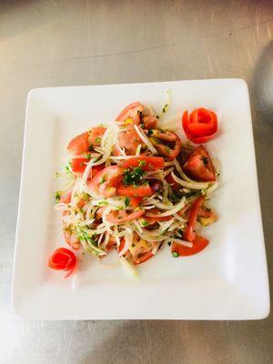 Traditional  Chilean Tomato Salad ( Ensalada A La Chilena) 

No Greens, Organic Roma tomatoes, fresh cilantro, white onion