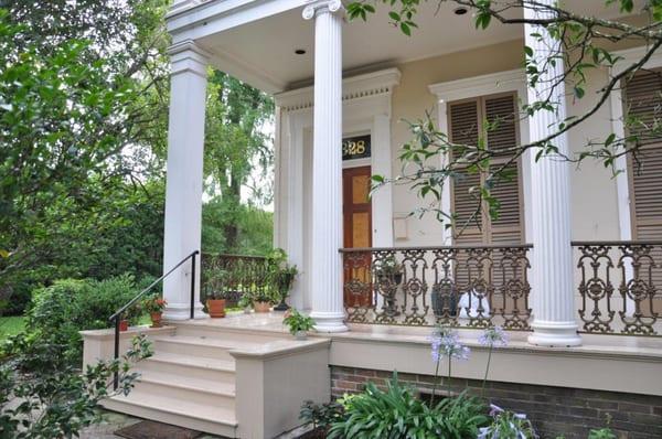 A house along our Garden District Tour.