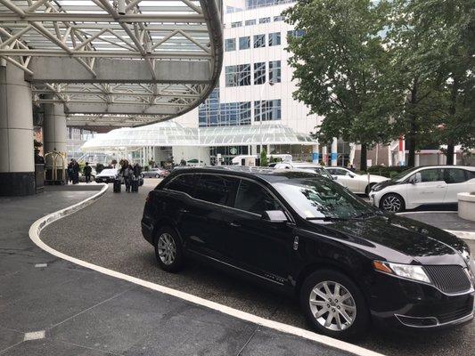 Services at Port of Vancouver, BC with New Fleet of 2018 Lincoln MKT Towncars.