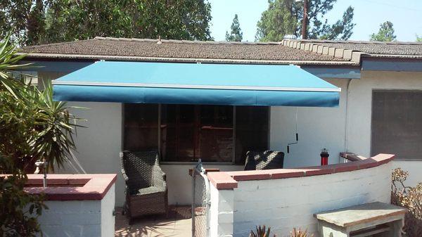 (Retractable awning with crank option)