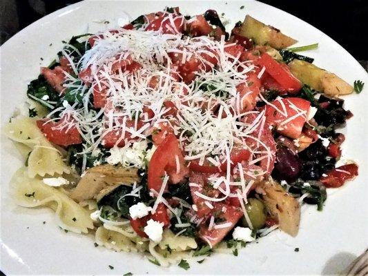 Tuscan Special - Sautéed spinach, peppers, artichoke, olives, pasta, tomatoes, feta, oil & garlic.