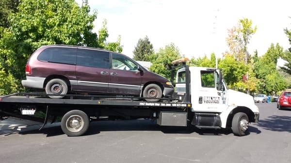 Taking away the old 1996 Van to be stripped for parts and junked.