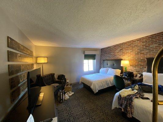 Guest room, Holiday Inn Chateau la Moyne