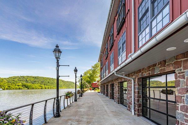 Ghost Light Inn Riverfront Promenade