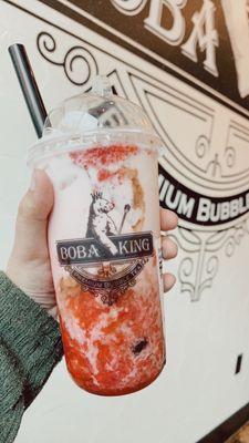 Strawberry milk with tapioca