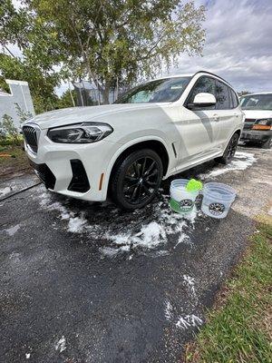 Mobile CarWash, Mobile Autodetailing, Mobile Exterior Detailing. We offer a luxury service at your doorstep.  We also speak Spanish!