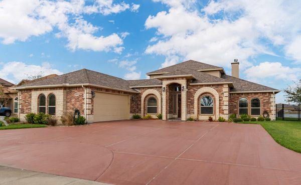 Luxury Listing: 14926 Lake Athens of Calallen, TX listed & SOLD by Lindsey Bryant.