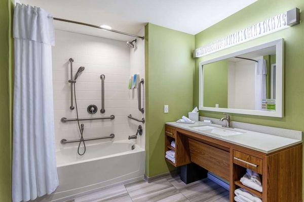 Guest room bath