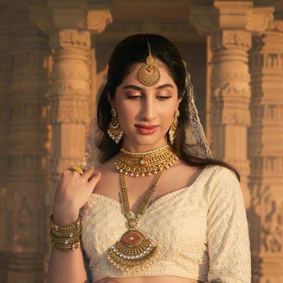 Our intricate gold designs are perfect for adding a bit of tradition and glamor to your Diwali festivities.