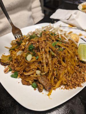 The tasty beef pad thai