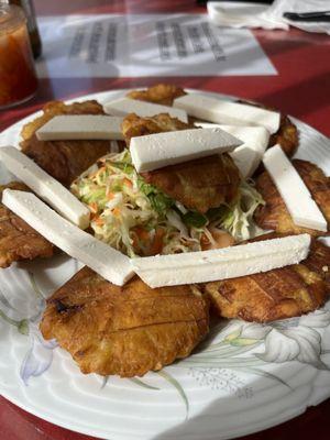 Tostones con queso