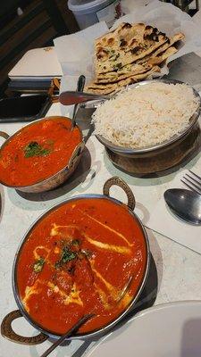 Chicken tikka masala, chicken vindaloo, onion kulcha