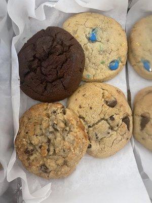 Tiff's Mix (Double Chocolate Chip, Oatmeal Raisin, Sugar Cookie w/ M&M, Chocolate Chip)