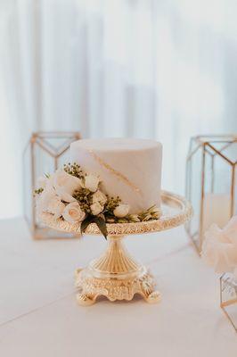 Rented their beautiful gold cake stand!