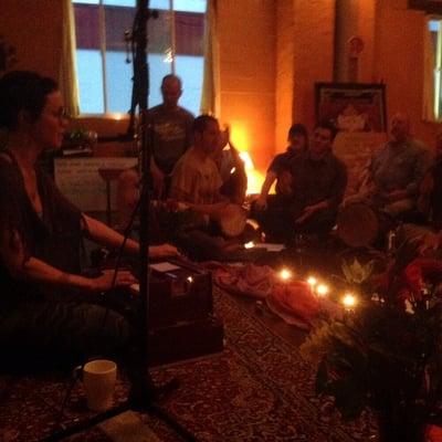 Melanie Ooi leading kirtan with the Near East Sangha.