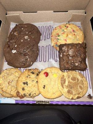 Deluxe s'mores, deluxe confetti, Chocolate Chip Brownie, Classic with M&M'S, Snickerdoodle, caramel apple, Oatmeal Raisin