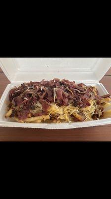 Yum these are delicious pastrami chili cheese fries.