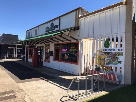 Entire store front of Ono Loco Tacos Wahiawa and Carambas Lounge.