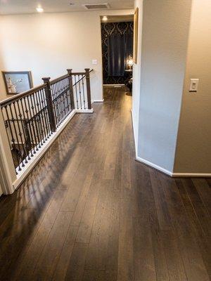 New Laminate flooring remodel with matching quarter round mounding