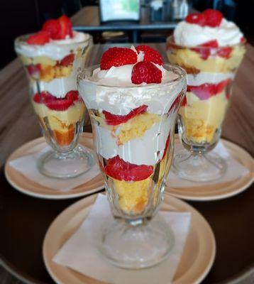 STRAWBERRY PARFAIT