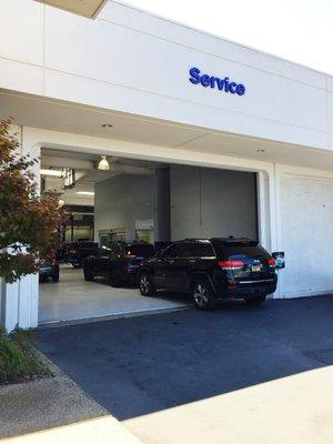 Entrance for servicing cars.