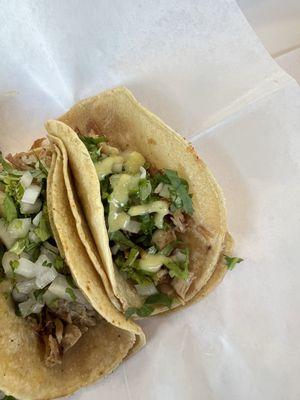 Tacos de carnitas, sudadero and rice and beans.