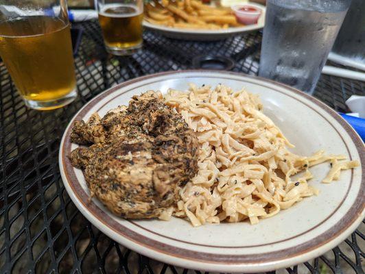 Sesame noodles with chicken added