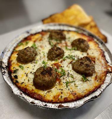 Spaghetti & Meatballs. Served with a side of garlic toast, and of course also available vegan.