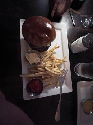 Smashburger with shoestring fries