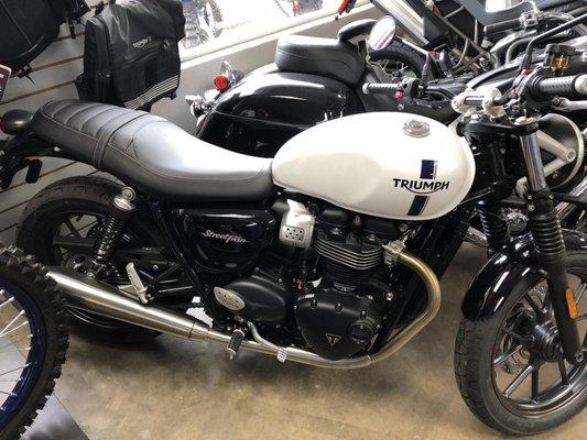 A new fan favorite from Triumph ... The Street Twin