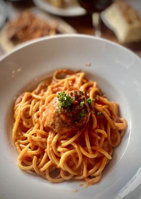 Spaghetti with meatball (kids' meal)