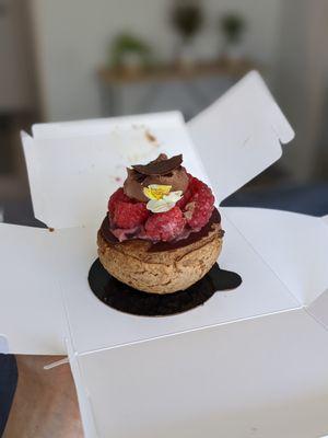 9/26/21 - (3.9/5) Le Colette. Raspberry choqué,  Raspberry cream, Dark Chocolate.