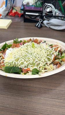 Steak and chicken salad bowl