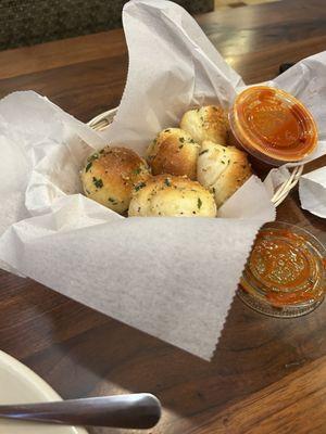 Garlic knots with marinara