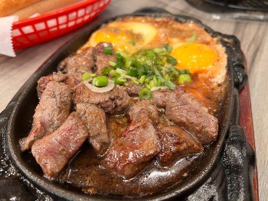 Bò né (steak & eggs)